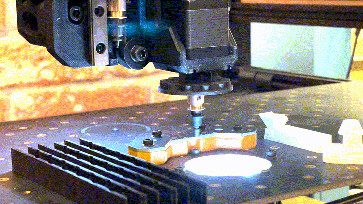 将吸嘴移至底部相机上方